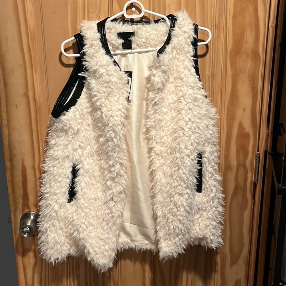 Steve Madden faux fur vest NWT